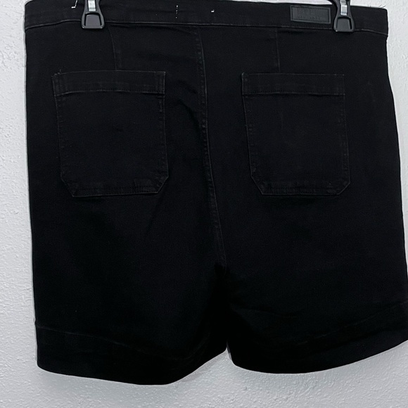 Nicole Miller Women’s Sz 14 SoHo High Rise Black Jean Shorts Stretchy - Picture 2 of 7